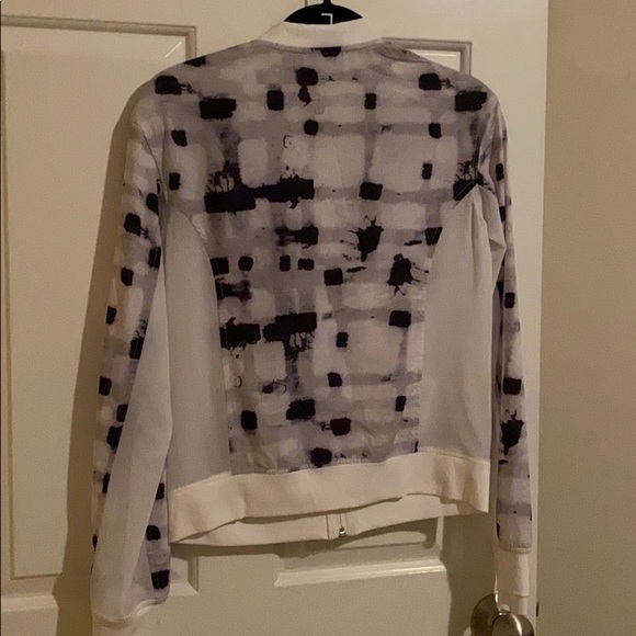 Lululemon special edition jacket. Lightweight - Picture 5 of 5